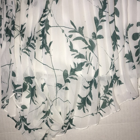 Club Monaco Pleated Floral Midi Skirt – XS, Romantic & Lightweight - Picture 3 of 7